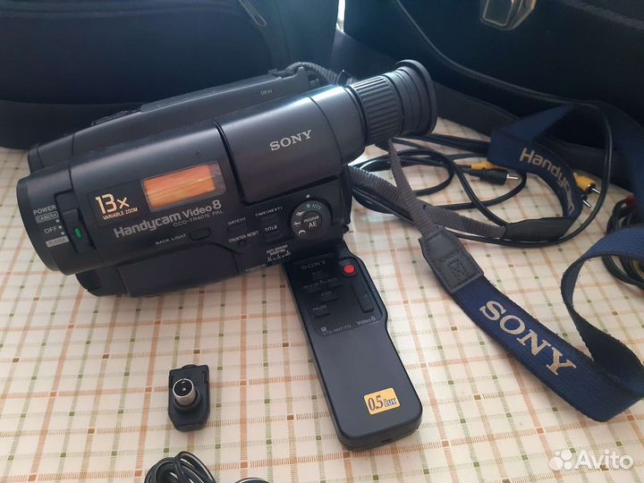 Видеокамера Sony CCD-TR401E