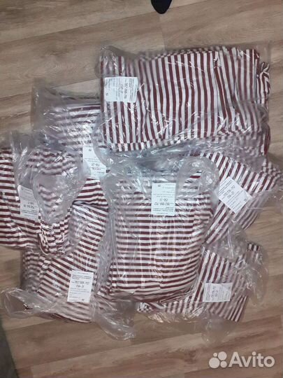 Тельняшка крапового и белого цвета