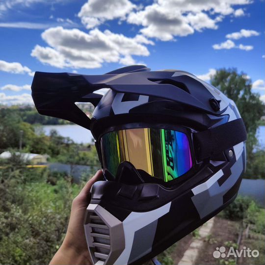 Кроссовый шлем