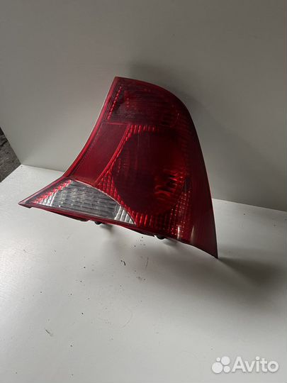Ford focus 1 фонарь задний правый США седан