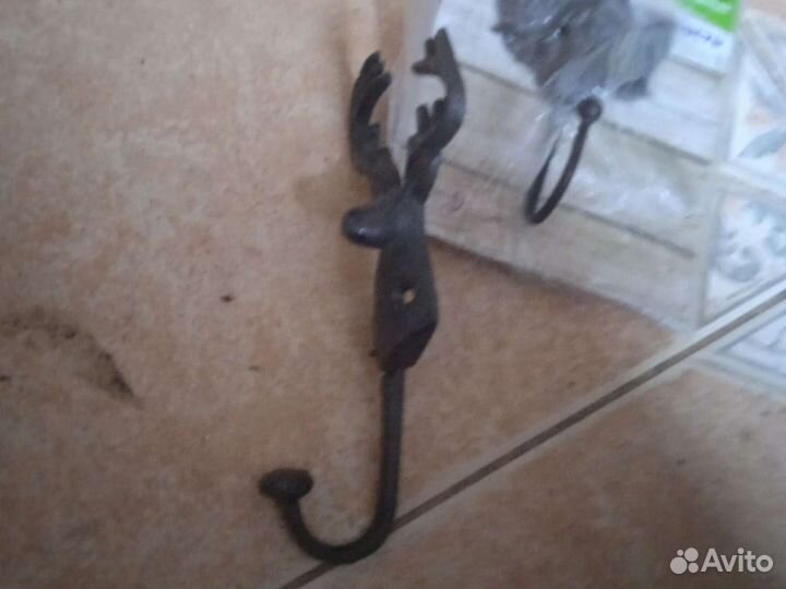 Чугунный крючок новый