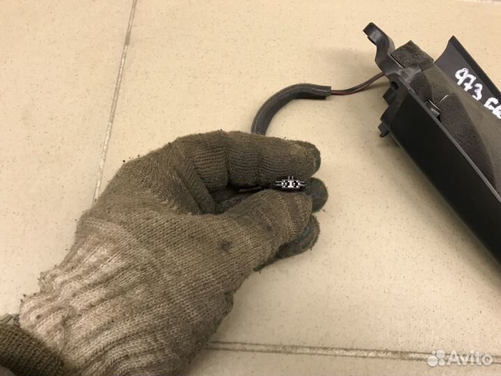 Крышка зеркала внутренняя правая Golf V Plus 2005