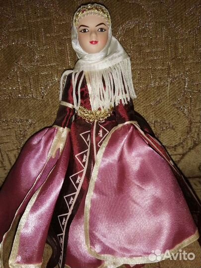 Кукла фарфоровая за 250