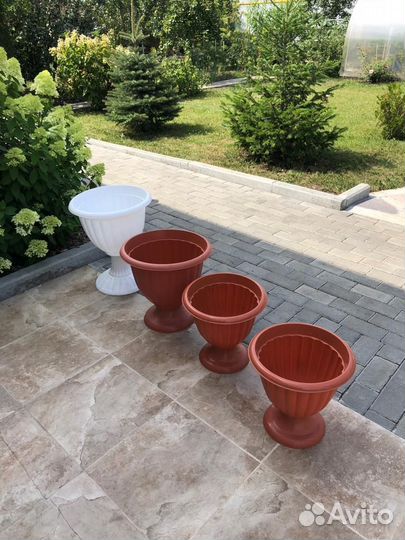 Кашпо горшок для цветов на подставке