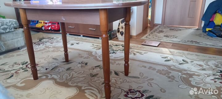 Кухонный стол