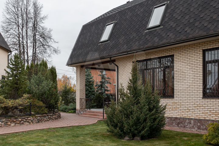 Коттедж 245 м² на участке 45 сот.