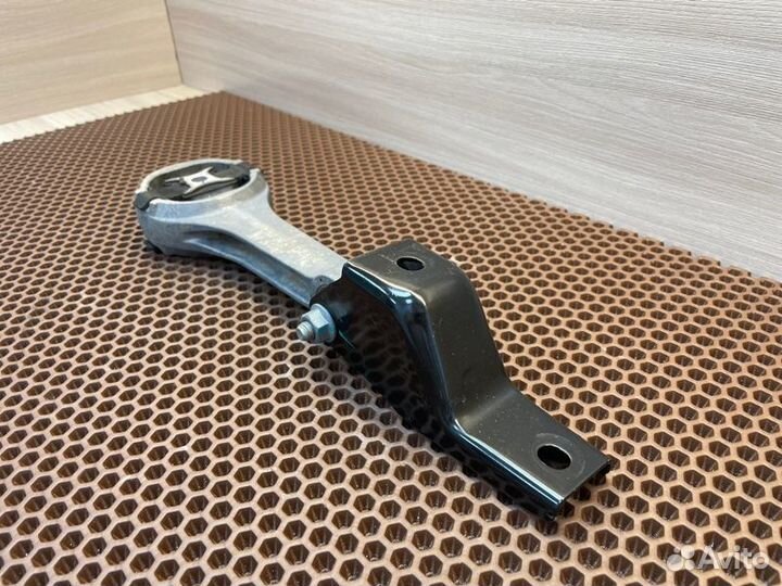 Опора двигателя задняя Skoda Rapid