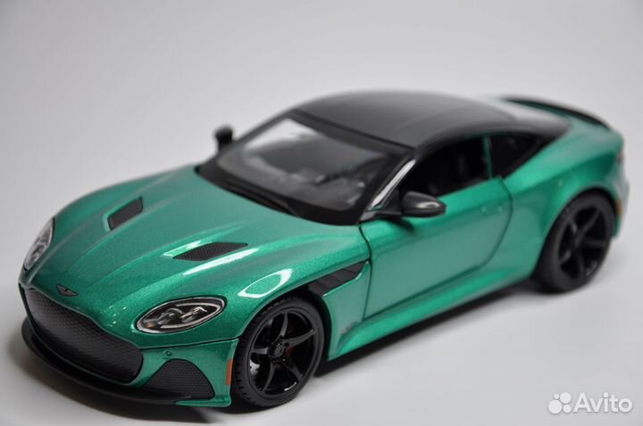 Модель автомобиля Aston Martin DBS металл