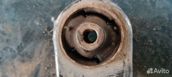 Рычаг правый в сборе Hyundai Solaris 2011-2016