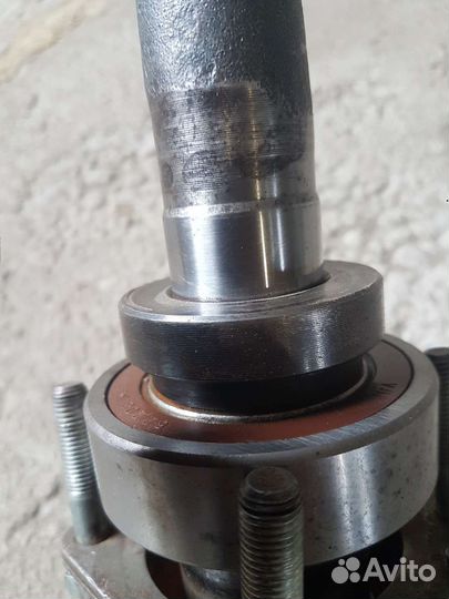 Полуось нива