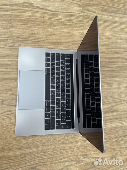 Apple MacBook Pro 13 2017 with Touchbar