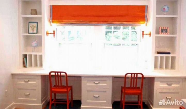 Рабочая зона в углу у окна