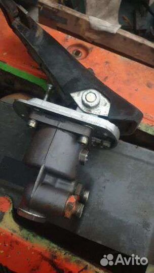 Экскаватор Atlas 1304, 1404 ходовой клапан педали