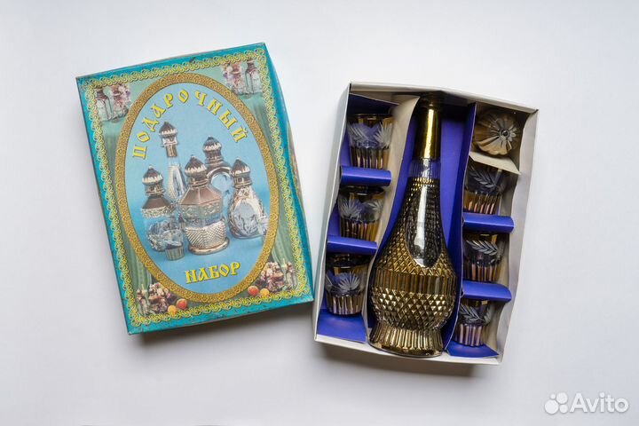 Набор посуды графин и рюмки из стекла и хрусталя