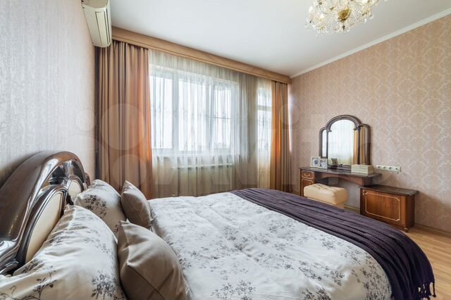 4-к. квартира, 100 м², 1/3 эт.