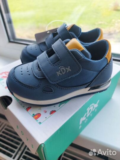 Кроссовки новые 23 24