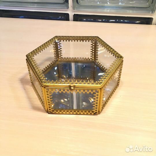 Стеклянная шкатулка
