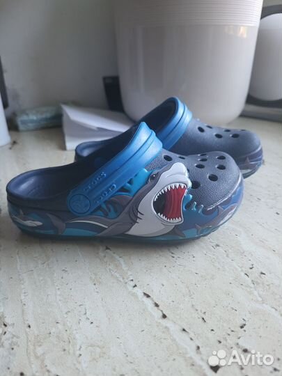 Сабо Crocs SharkLightsClog Акулы C8