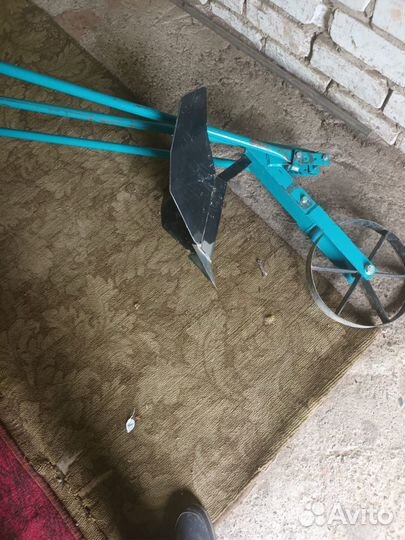 Плуг окучник ручной
