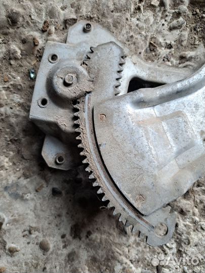 Стеклоподъёмник задний левый Nissan Serena c23