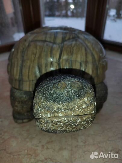 Черепаха из натурального камня