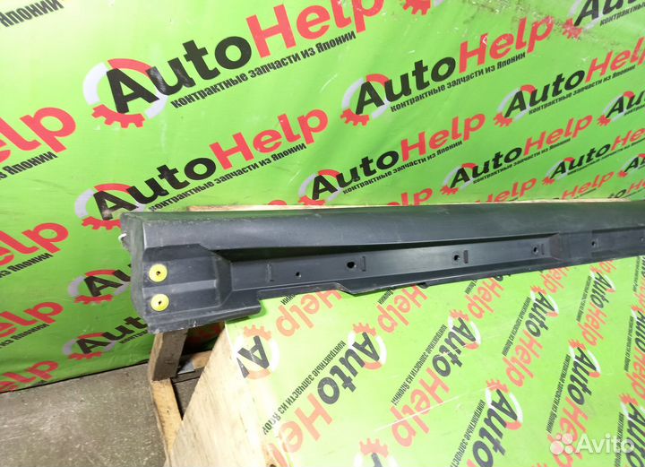 Накладка на порог toyota harrier MCU35 правая