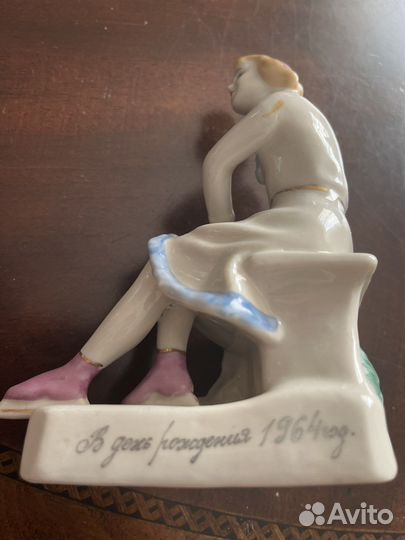 Винтажная статуэтка “Девушка на коньках”