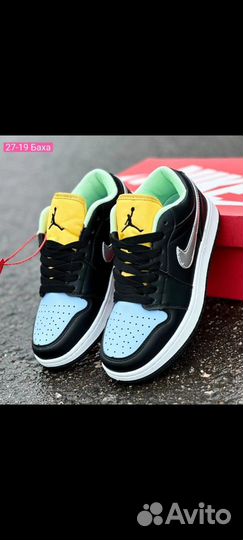 Кроссовки женские и мужские