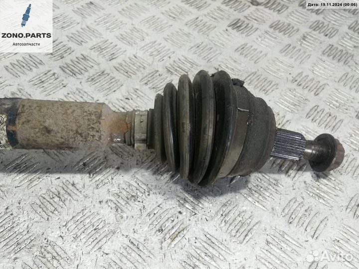 Полуось передняя правая на Volkswagen Golf-4
