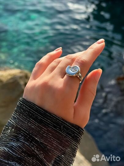Серебряное кольцо Ракушка 18 размер