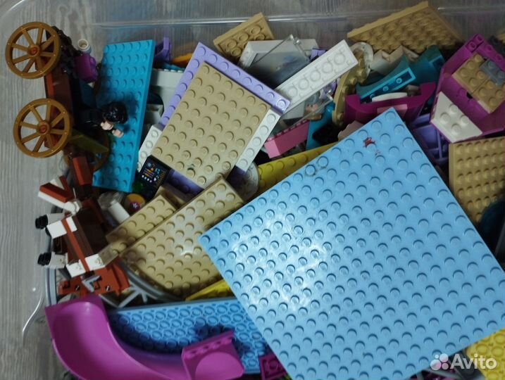 Лего россыпью 2 коробки и замок Гарри Поттера