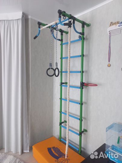 Шведская стенка (спортивный комлекс, турник)