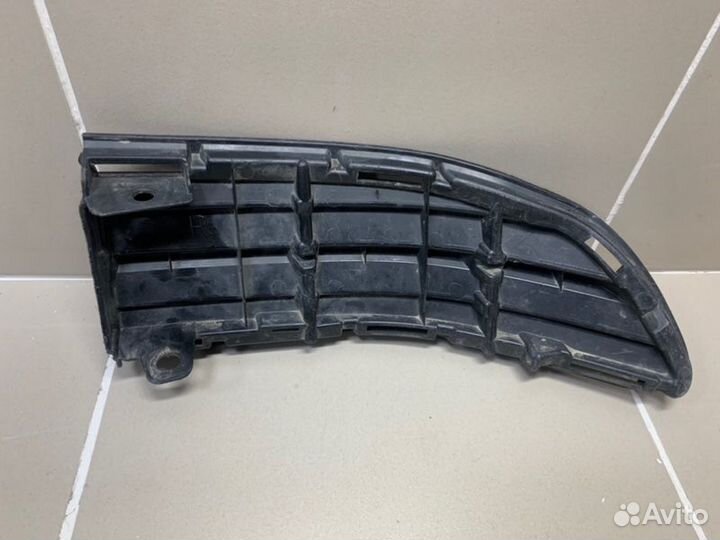 Решетка в бампер правая Toyota Rav4 2010