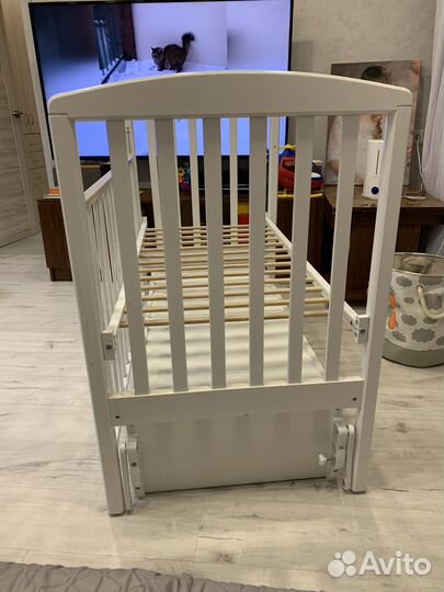 Детская кроватка с маятником Гандылян