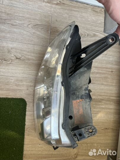Фара правая mitsubishi pajero 4