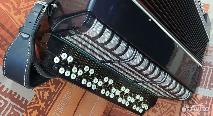 Баян кировский заказной цельнопланочный