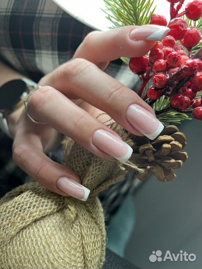 Модель на маникюр