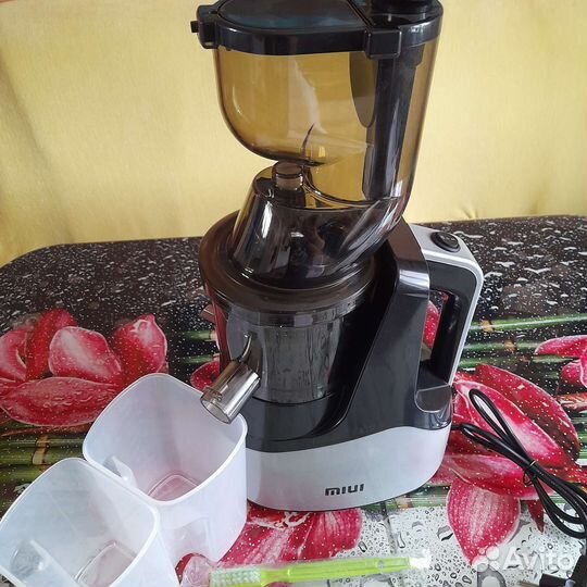 Соковыжималка шнековая miui новая