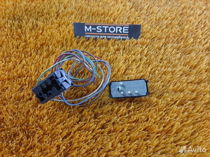 Кнопка центрального замка Mercedes-Benz C-Class