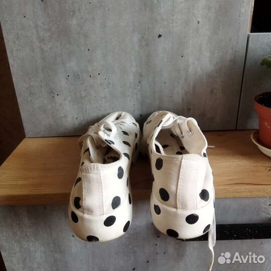 Кроссовки женские