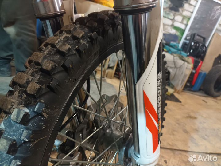 Avantis Enduro pro/carb 250