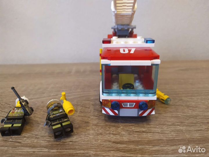 Lego пожарная машина