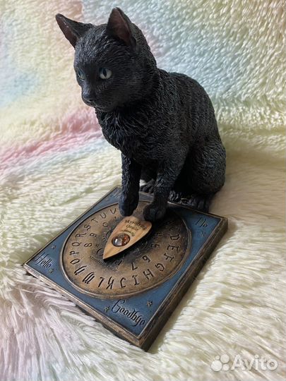 Статуэтка «Кот предсказаний»