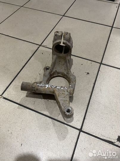 Поворотный кулак задний левый Ford Mondeo 3