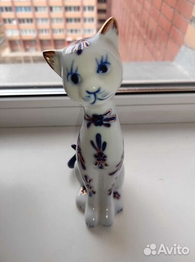 Статуэтка кошка