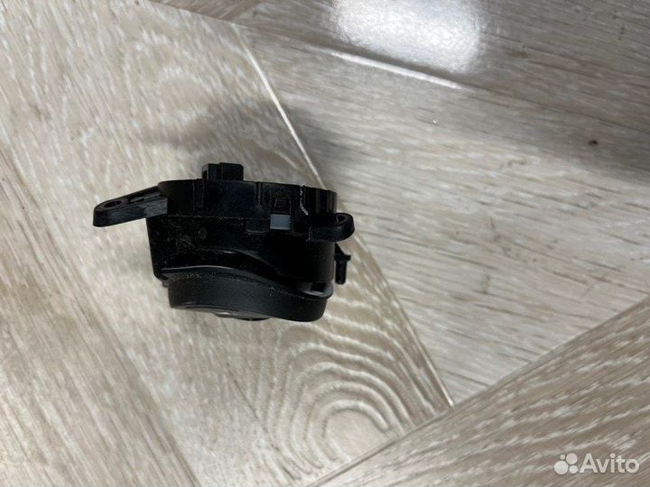 Кнопка управления магнитолой на руль Ford Kuga Cbs