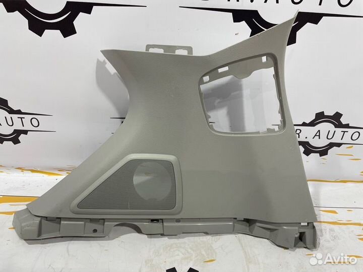 Обшивка багажника верхняя правая Toyota Land