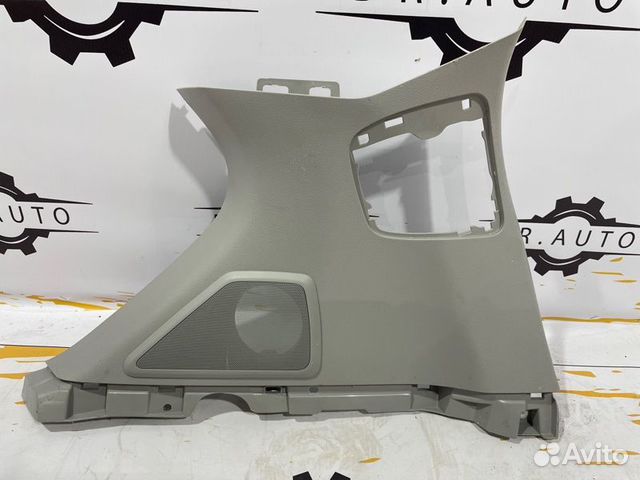 Обшивка багажника верхняя правая Toyota Land