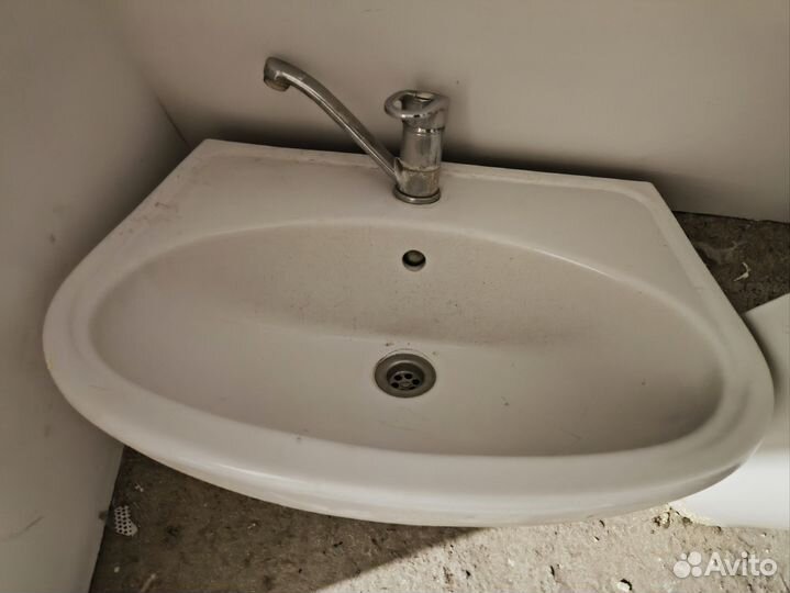 Раковина с пьедесталом