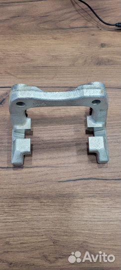 Cкоба супппорта с направляющими VAG 1K0 615 425 P